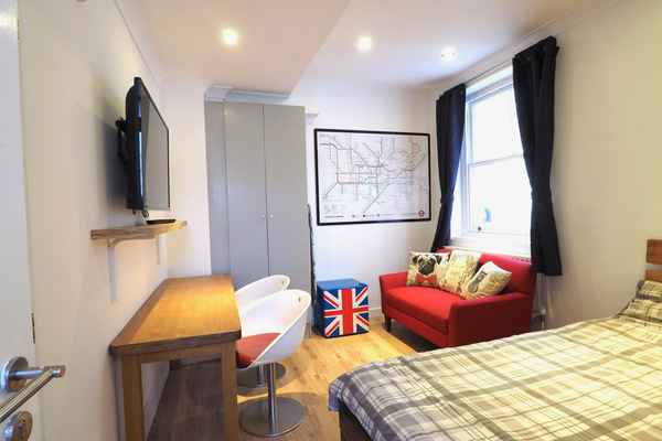 Lovely Mini Studio with Bathroom STMini - Commercial Road, London